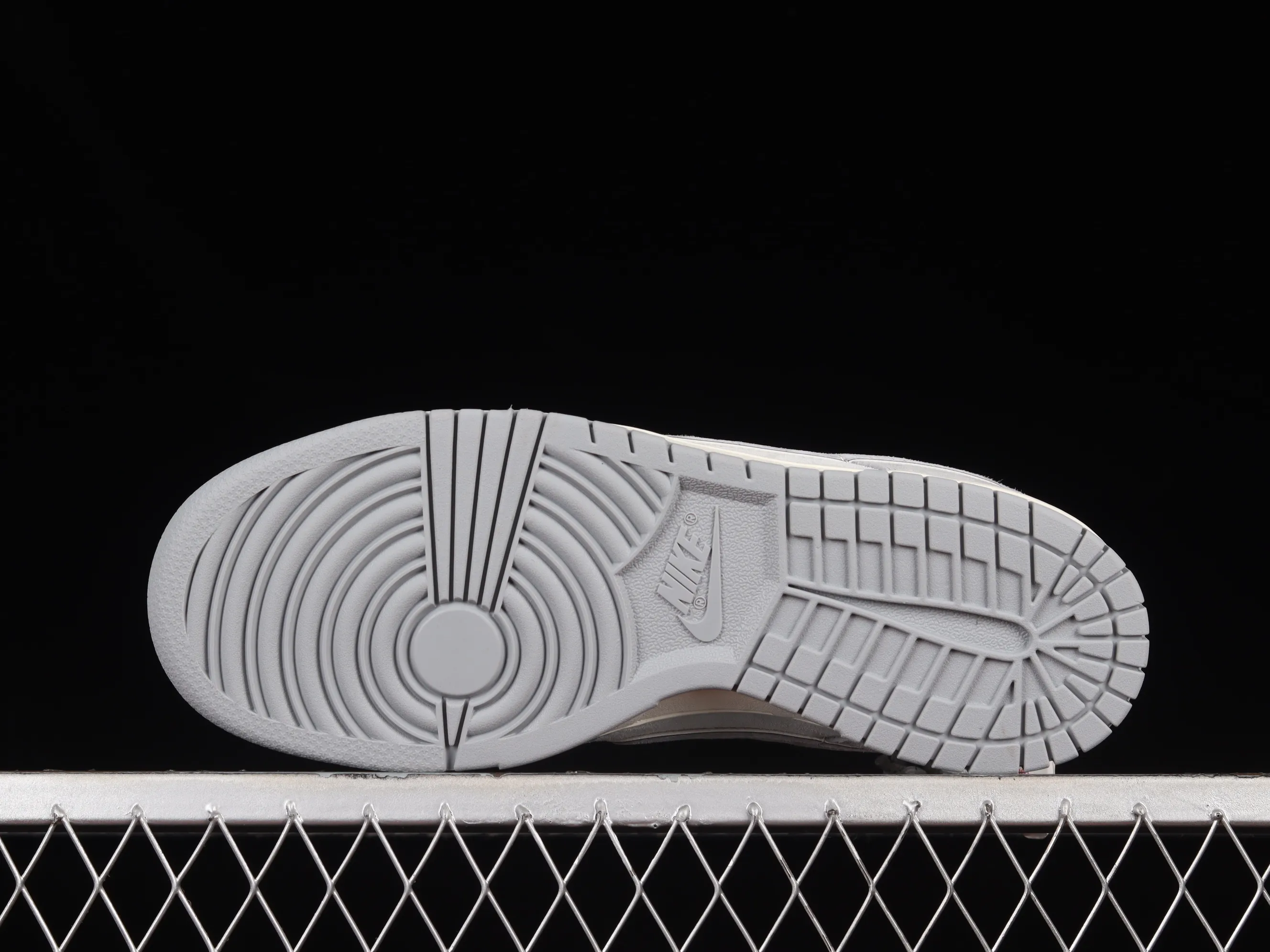 All Categories Nk SB Dunk Series Nk SB Dunk Low Low-top sneakers Otomo Katsuhiro x Nk SB Dunk Low "Steamboy OST" Creative customization collaboration Otomo Katsuhiro joint SB low-top sports casual sneakers DA5563-011
